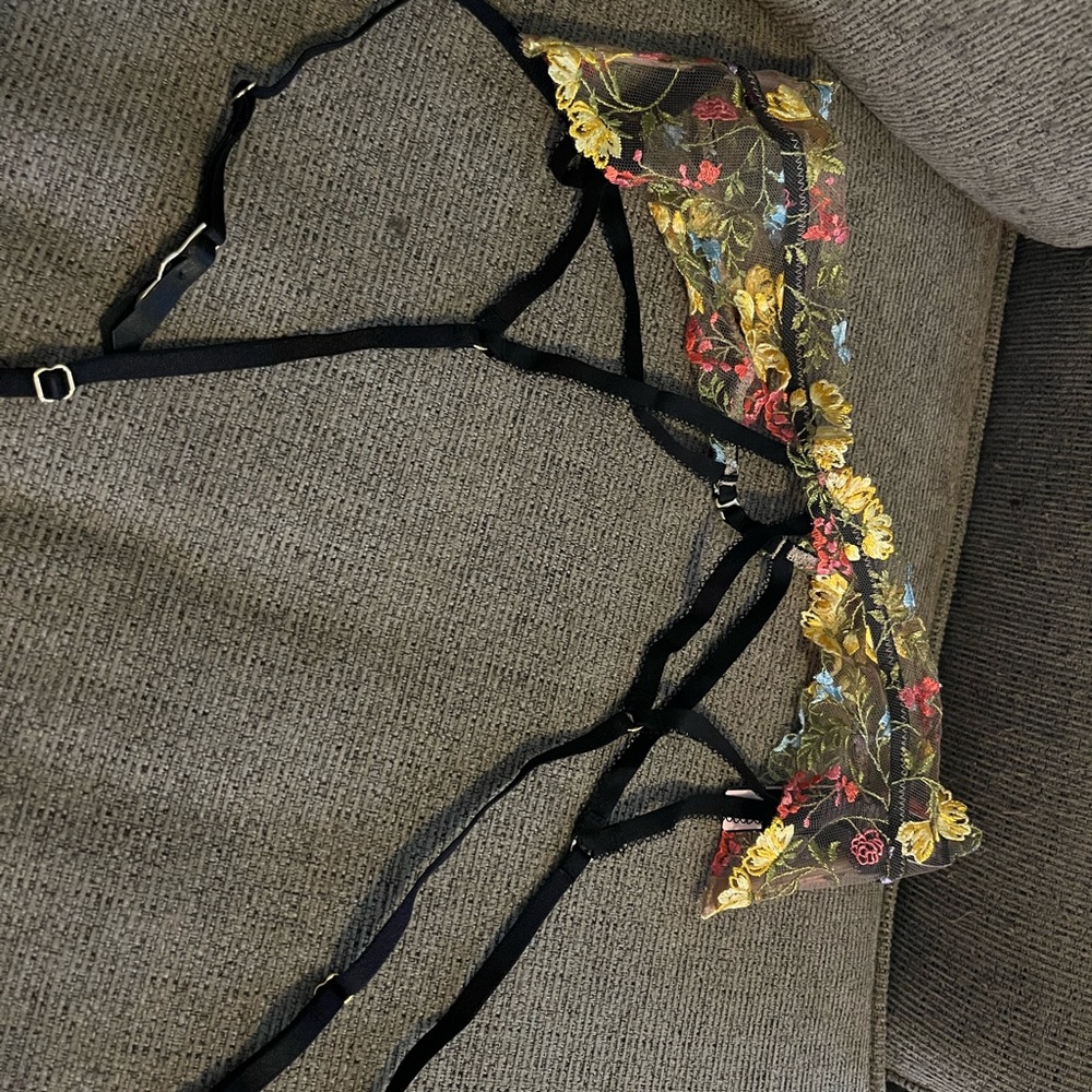 NWT Victoria's Secret garter belt